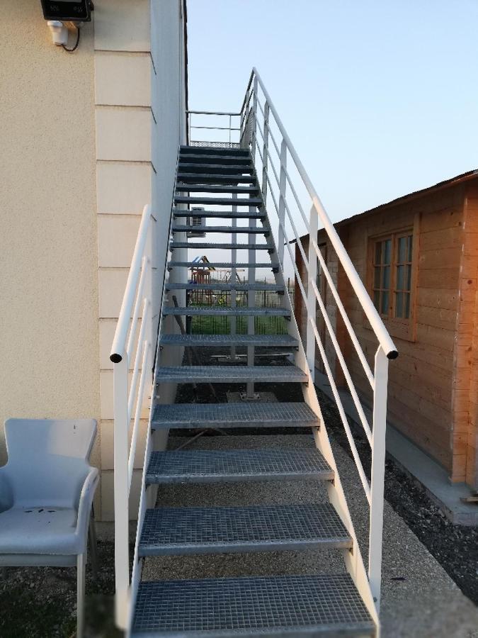 Bed and Breakfast Les Fermiers Giremoutiers Екстер'єр фото