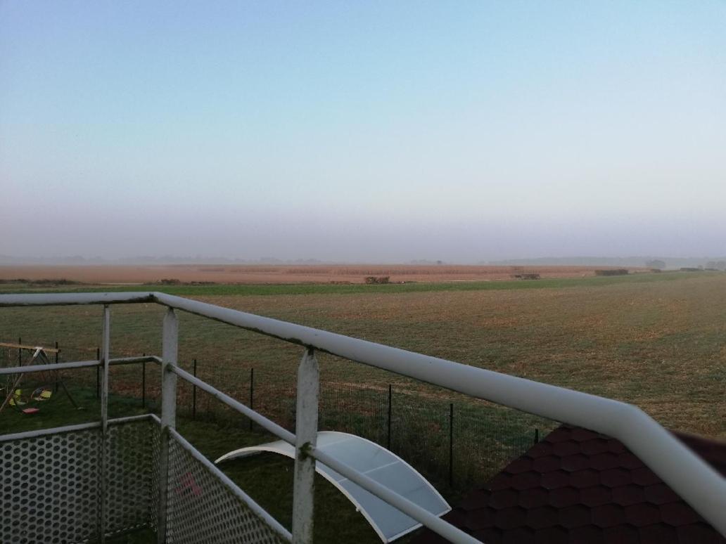 Bed and Breakfast Les Fermiers Giremoutiers Екстер'єр фото